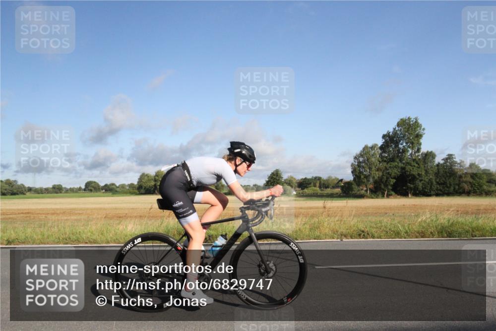 25.08.2024 - Elbe Triathlon Hamburg Fuchs,  Jonas http://msf.ph/oto/6829747 25.08.2024 09:14:06 Radfahren 286, 33, 317, 137, 114, 163, 385 meine-sportfotos.de