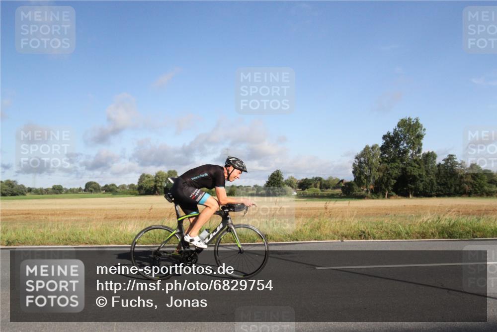25.08.2024 - Elbe Triathlon Hamburg Fuchs,  Jonas http://msf.ph/oto/6829754 25.08.2024 09:14:10 Radfahren 137, 114, 163, 385, 271, 305, 175 meine-sportfotos.de
