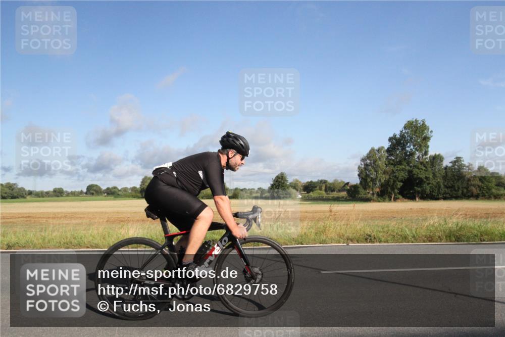 25.08.2024 - Elbe Triathlon Hamburg Fuchs,  Jonas http://msf.ph/oto/6829758 25.08.2024 09:14:11 Radfahren 137, 114, 163, 385, 271, 305, 175 meine-sportfotos.de