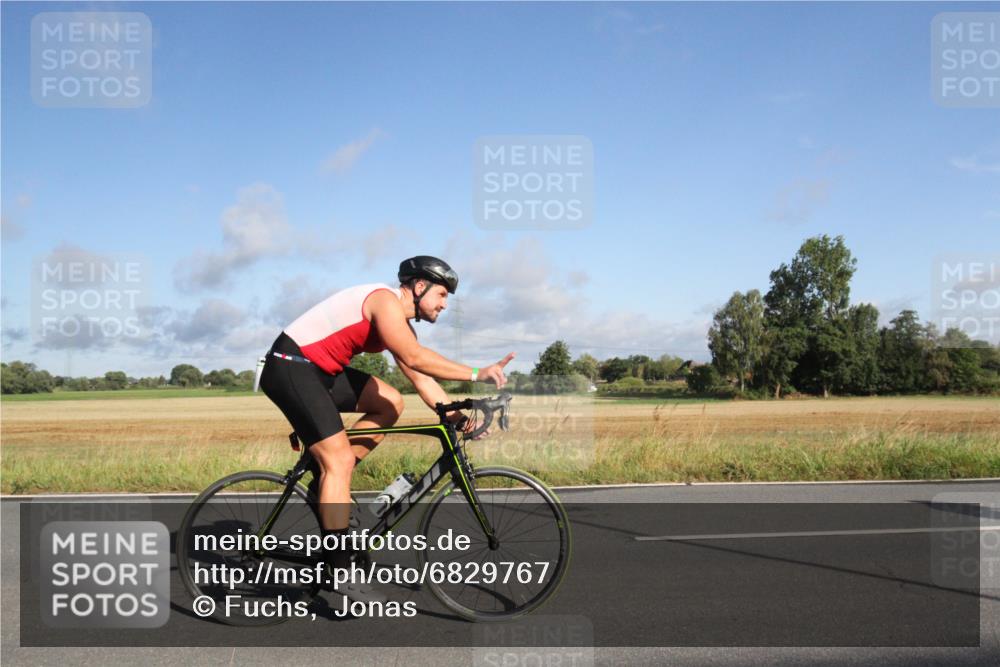 25.08.2024 - Elbe Triathlon Hamburg Fuchs,  Jonas http://msf.ph/oto/6829767 25.08.2024 09:14:14 Radfahren 114, 163, 385, 271, 305, 175 meine-sportfotos.de