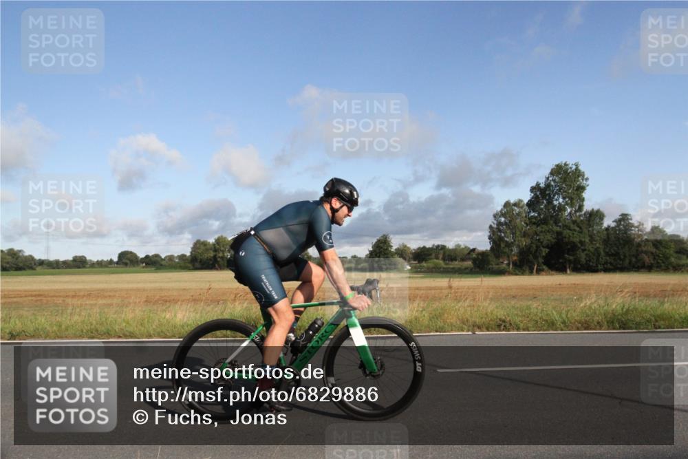 25.08.2024 - Elbe Triathlon Hamburg Fuchs,  Jonas http://msf.ph/oto/6829886 25.08.2024 09:15:32 Radfahren 264, 312, 302, 70, 88 meine-sportfotos.de