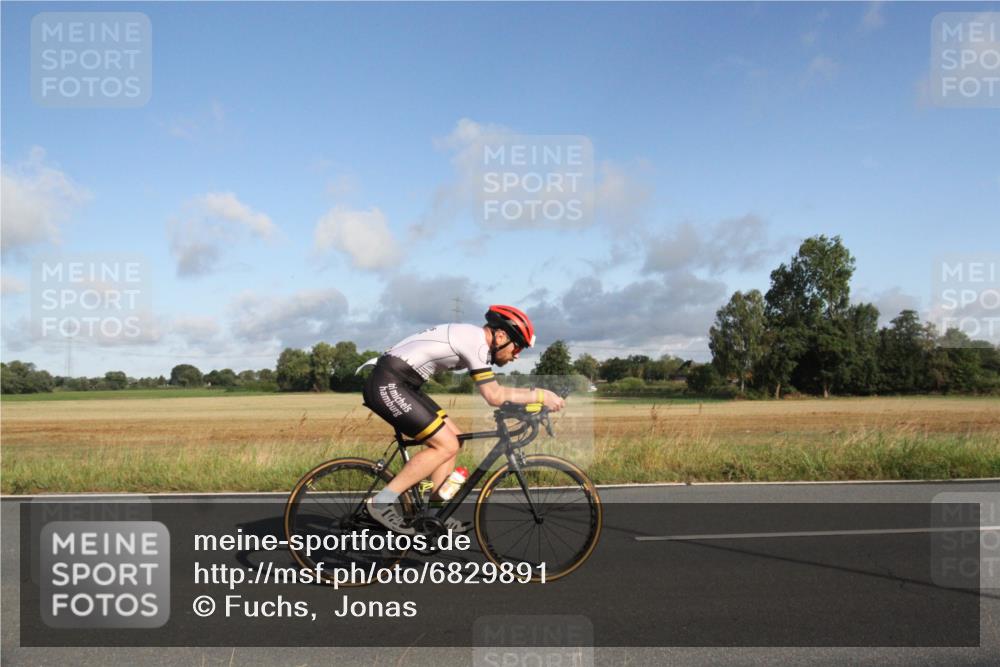 25.08.2024 - Elbe Triathlon Hamburg Fuchs,  Jonas http://msf.ph/oto/6829891 25.08.2024 09:15:36 Radfahren 264, 312, 302, 70, 88, 126 meine-sportfotos.de