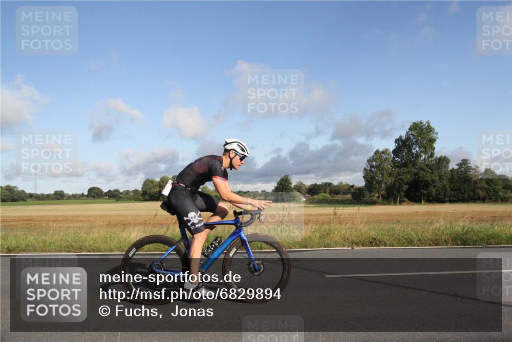 25.08.2024 - Elbe Triathlon Hamburg Fuchs,  Jonas http://msf.ph/oto/6829894 25.08.2024 09:15:37 Radfahren 302, 70, 88, 126 meine-sportfotos.de