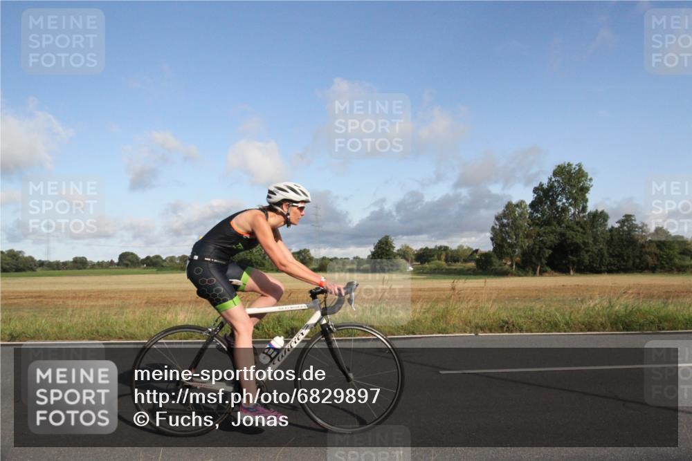 25.08.2024 - Elbe Triathlon Hamburg Fuchs,  Jonas http://msf.ph/oto/6829897 25.08.2024 09:15:42 Radfahren 70, 88, 126, 66 meine-sportfotos.de