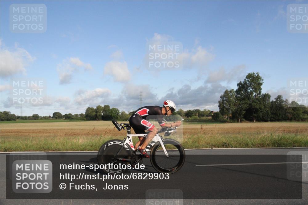 25.08.2024 - Elbe Triathlon Hamburg Fuchs,  Jonas http://msf.ph/oto/6829903 25.08.2024 09:15:46 Radfahren 126, 66, 44, 223, 231 meine-sportfotos.de