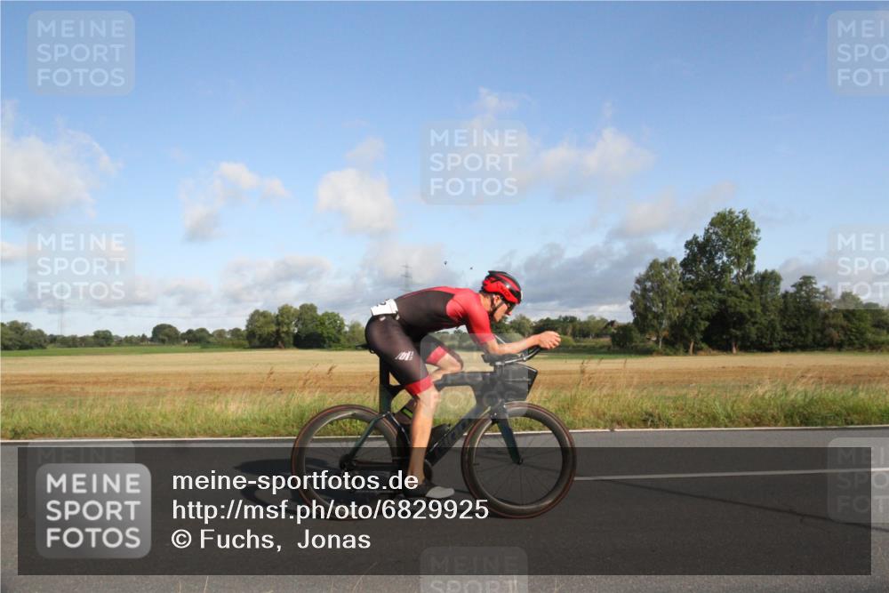 25.08.2024 - Elbe Triathlon Hamburg Fuchs,  Jonas http://msf.ph/oto/6829925 25.08.2024 09:15:54 Radfahren 44, 223, 231, 82, 68 meine-sportfotos.de