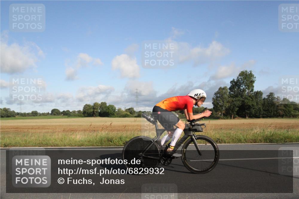 25.08.2024 - Elbe Triathlon Hamburg Fuchs,  Jonas http://msf.ph/oto/6829932 25.08.2024 09:16:01 Radfahren 68, 133, 144 meine-sportfotos.de