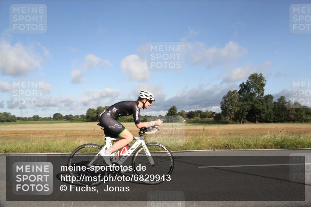 25.08.2024 - Elbe Triathlon Hamburg Fuchs,  Jonas http://msf.ph/oto/6829943 25.08.2024 09:16:06 Radfahren 68, 133, 144, 249, 359 meine-sportfotos.de
