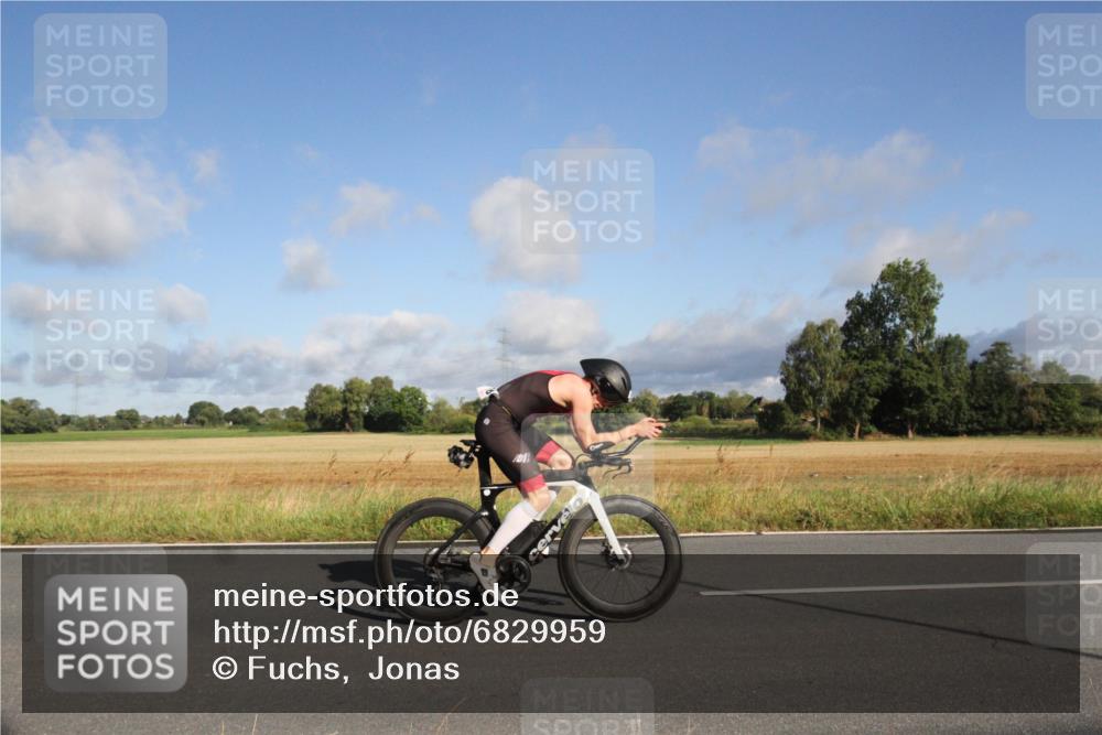 25.08.2024 - Elbe Triathlon Hamburg Fuchs,  Jonas http://msf.ph/oto/6829959 25.08.2024 09:16:20 Radfahren 177, 78, 181, 67, 330, 101 meine-sportfotos.de