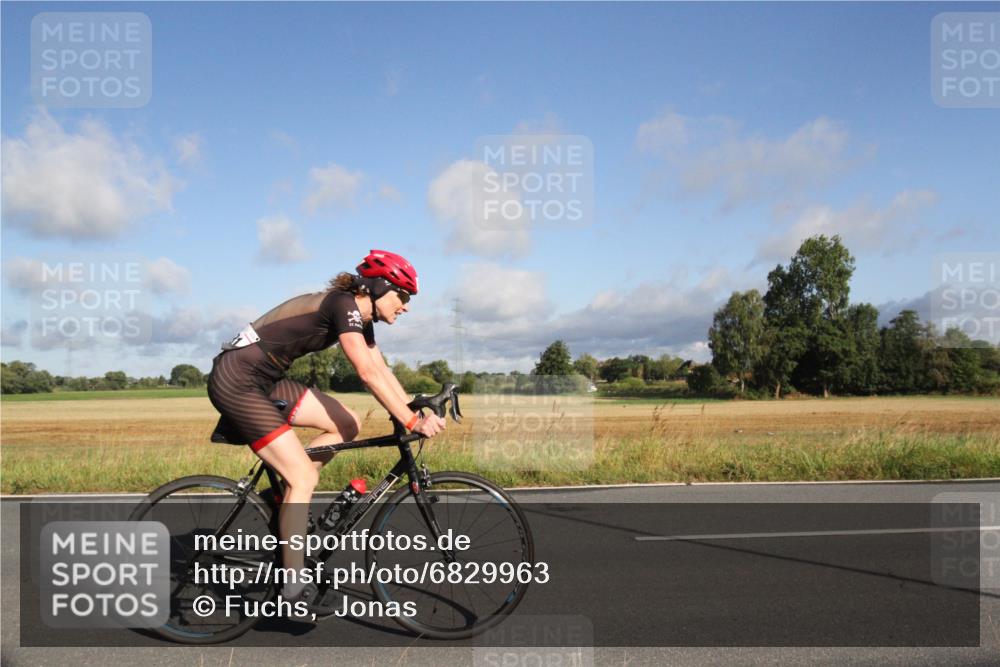25.08.2024 - Elbe Triathlon Hamburg Fuchs,  Jonas http://msf.ph/oto/6829963 25.08.2024 09:16:20 Radfahren 177, 78, 181, 67, 330, 101 meine-sportfotos.de