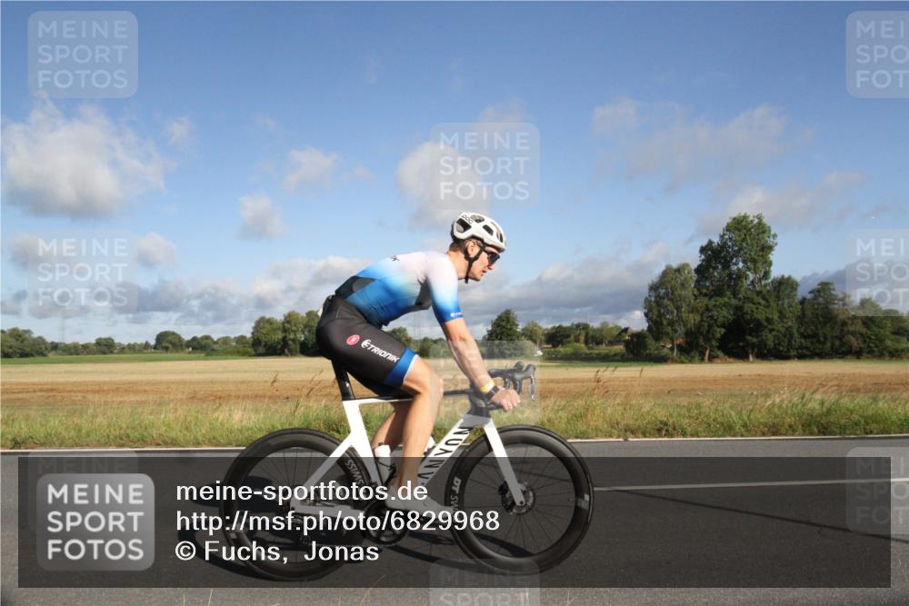 25.08.2024 - Elbe Triathlon Hamburg Fuchs,  Jonas http://msf.ph/oto/6829968 25.08.2024 09:16:23 Radfahren 78, 181, 67, 330, 101, 72 meine-sportfotos.de