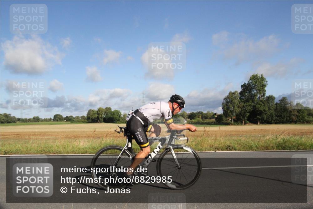 25.08.2024 - Elbe Triathlon Hamburg Fuchs,  Jonas http://msf.ph/oto/6829985 25.08.2024 09:16:28 Radfahren 67, 330, 101, 72, 127, 118 meine-sportfotos.de