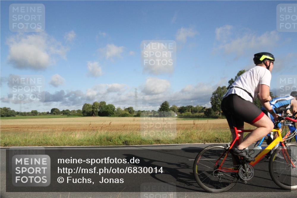 25.08.2024 - Elbe Triathlon Hamburg Fuchs,  Jonas http://msf.ph/oto/6830014 25.08.2024 09:16:36 Radfahren 127, 118, 254, 123, 173, 314 meine-sportfotos.de