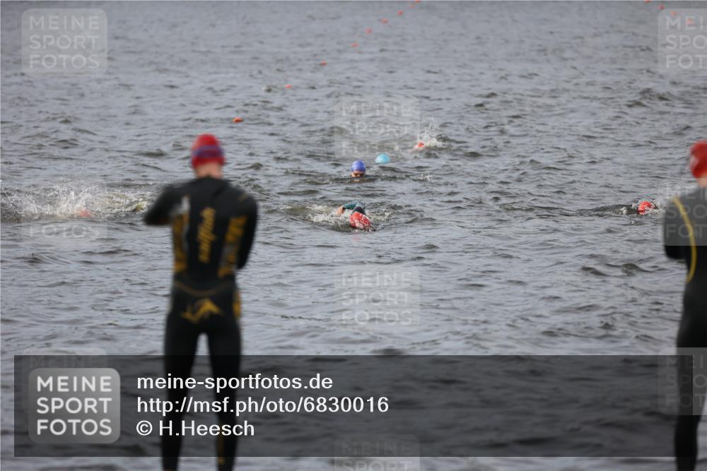 25.08.2024 - Elbe Triathlon Hamburg H.Heesch http://msf.ph/oto/6830016 25.08.2024 07:55:54 Schwimmen  meine-sportfotos.de
