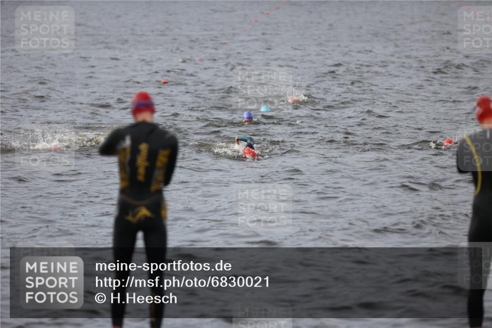 25.08.2024 - Elbe Triathlon Hamburg H.Heesch http://msf.ph/oto/6830021 25.08.2024 07:55:54 Schwimmen  meine-sportfotos.de