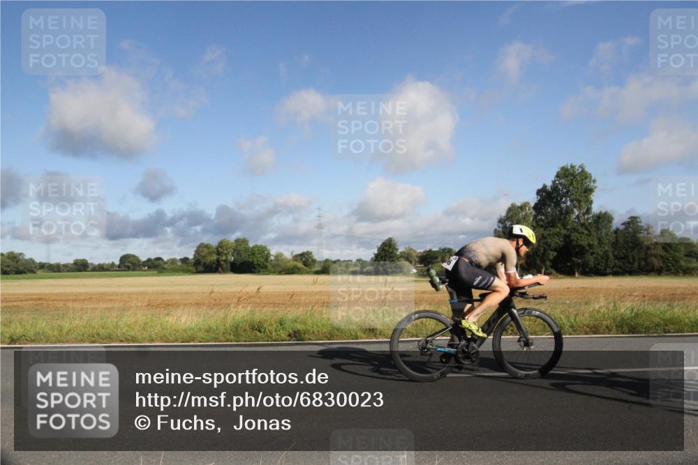 25.08.2024 - Elbe Triathlon Hamburg Fuchs,  Jonas http://msf.ph/oto/6830023 25.08.2024 09:16:55 Radfahren 106, 108, 277, 59 meine-sportfotos.de
