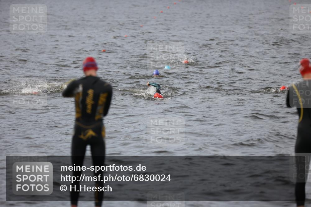 25.08.2024 - Elbe Triathlon Hamburg H.Heesch http://msf.ph/oto/6830024 25.08.2024 07:55:54 Schwimmen  meine-sportfotos.de