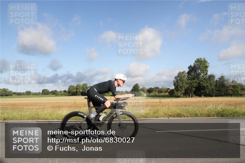 25.08.2024 - Elbe Triathlon Hamburg Fuchs,  Jonas http://msf.ph/oto/6830027 25.08.2024 09:16:57 Radfahren 106, 108, 277, 59 meine-sportfotos.de