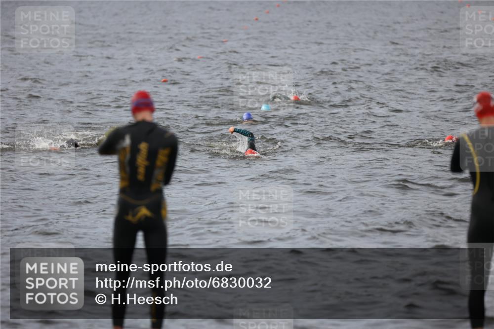 25.08.2024 - Elbe Triathlon Hamburg H.Heesch http://msf.ph/oto/6830032 25.08.2024 07:55:54 Schwimmen  meine-sportfotos.de