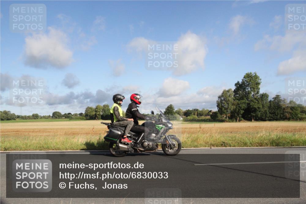 25.08.2024 - Elbe Triathlon Hamburg Fuchs,  Jonas http://msf.ph/oto/6830033 25.08.2024 09:17:01 Radfahren 106, 108, 277, 59 meine-sportfotos.de