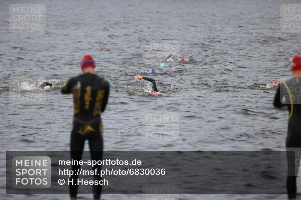 25.08.2024 - Elbe Triathlon Hamburg H.Heesch http://msf.ph/oto/6830036 25.08.2024 07:55:54 Schwimmen  meine-sportfotos.de