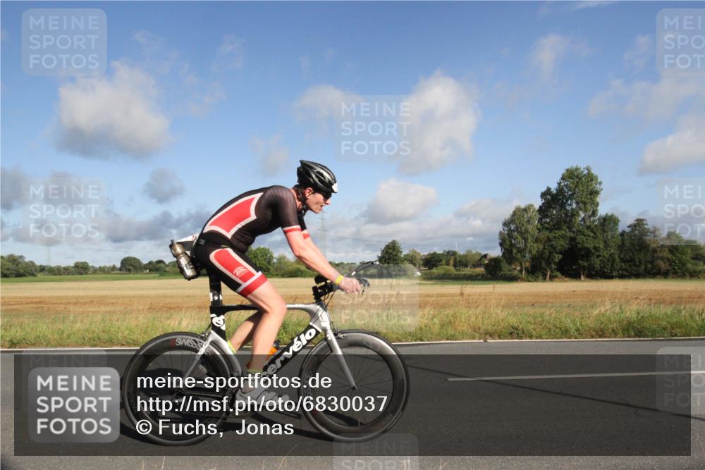 25.08.2024 - Elbe Triathlon Hamburg Fuchs,  Jonas http://msf.ph/oto/6830037 25.08.2024 09:17:01 Radfahren 106, 108, 277, 59 meine-sportfotos.de