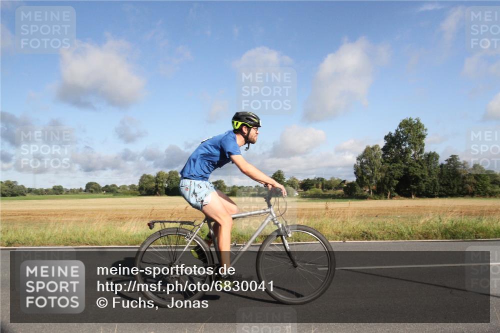 25.08.2024 - Elbe Triathlon Hamburg Fuchs,  Jonas http://msf.ph/oto/6830041 25.08.2024 09:17:17 Radfahren 255 meine-sportfotos.de