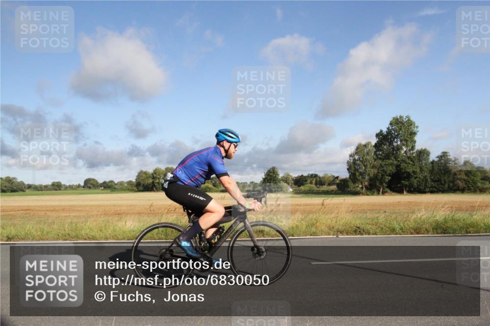 25.08.2024 - Elbe Triathlon Hamburg Fuchs,  Jonas http://msf.ph/oto/6830050 25.08.2024 09:17:31 Radfahren 321, 256, 257 meine-sportfotos.de
