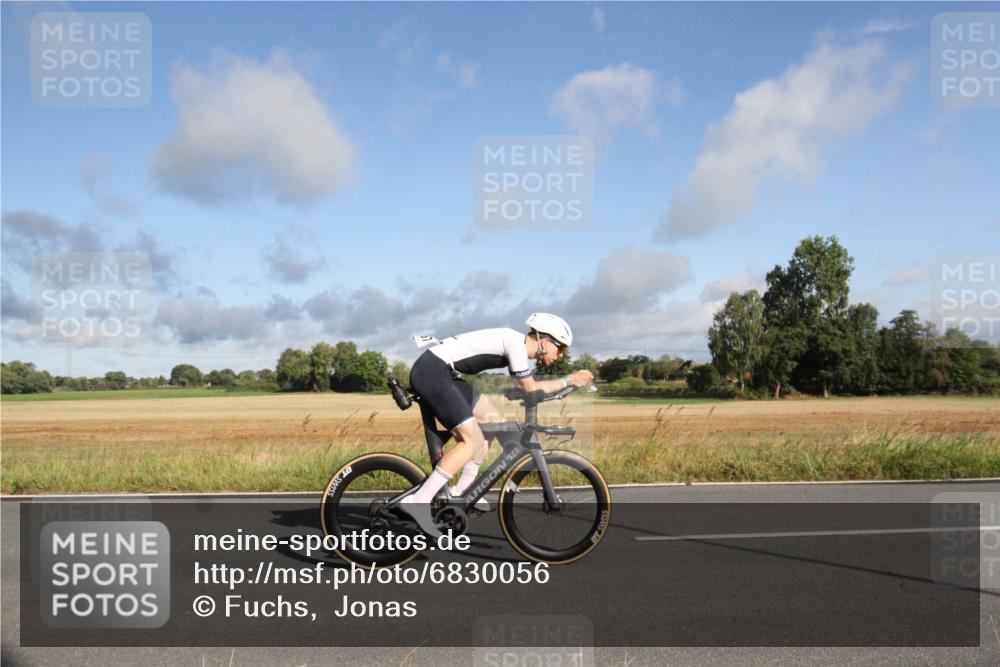 25.08.2024 - Elbe Triathlon Hamburg Fuchs,  Jonas http://msf.ph/oto/6830056 25.08.2024 09:17:35 Radfahren 256, 257 meine-sportfotos.de