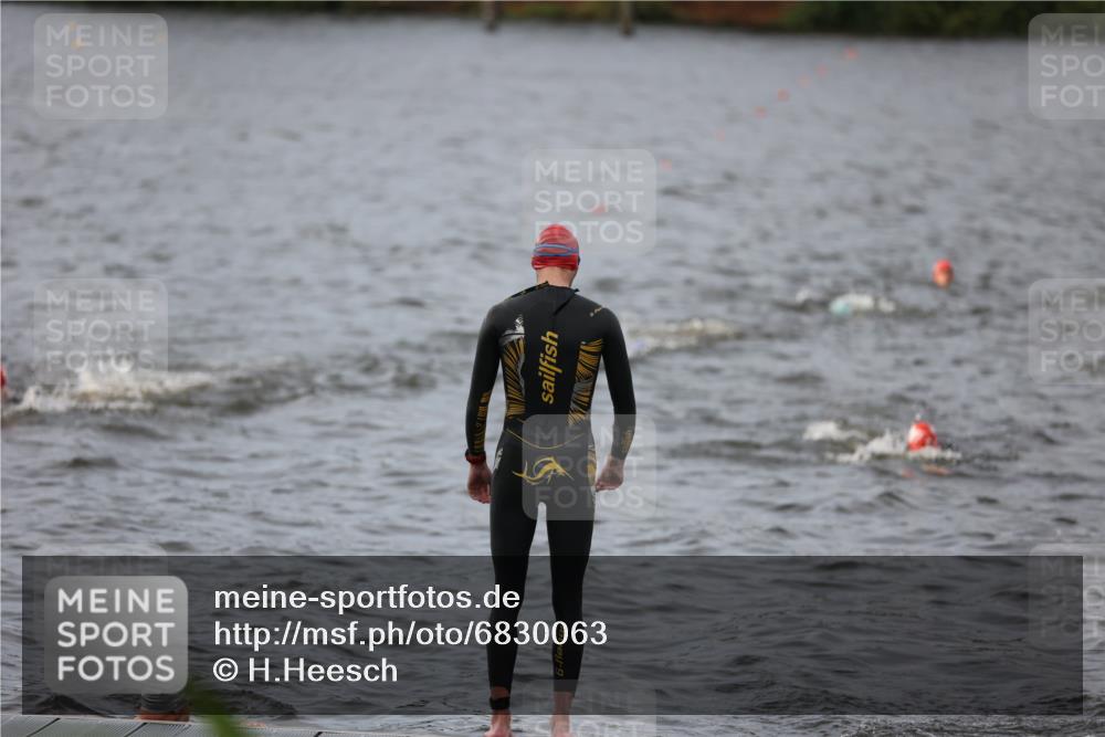 25.08.2024 - Elbe Triathlon Hamburg H.Heesch http://msf.ph/oto/6830063 25.08.2024 07:56:00 Schwimmen  meine-sportfotos.de