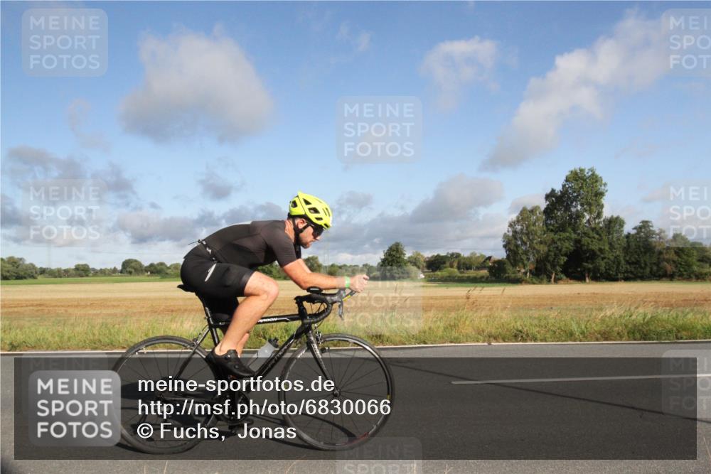 25.08.2024 - Elbe Triathlon Hamburg Fuchs,  Jonas http://msf.ph/oto/6830066 25.08.2024 09:17:43 Radfahren 1851, 289, 323, 265 meine-sportfotos.de