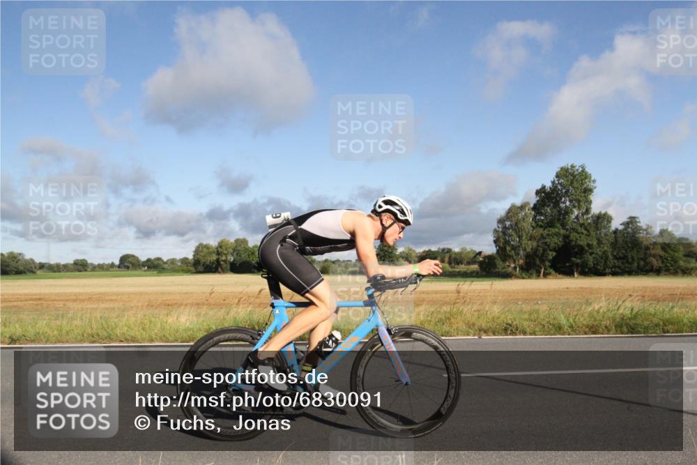 25.08.2024 - Elbe Triathlon Hamburg Fuchs,  Jonas http://msf.ph/oto/6830091 25.08.2024 09:17:58 Radfahren 71, 229, 187 meine-sportfotos.de
