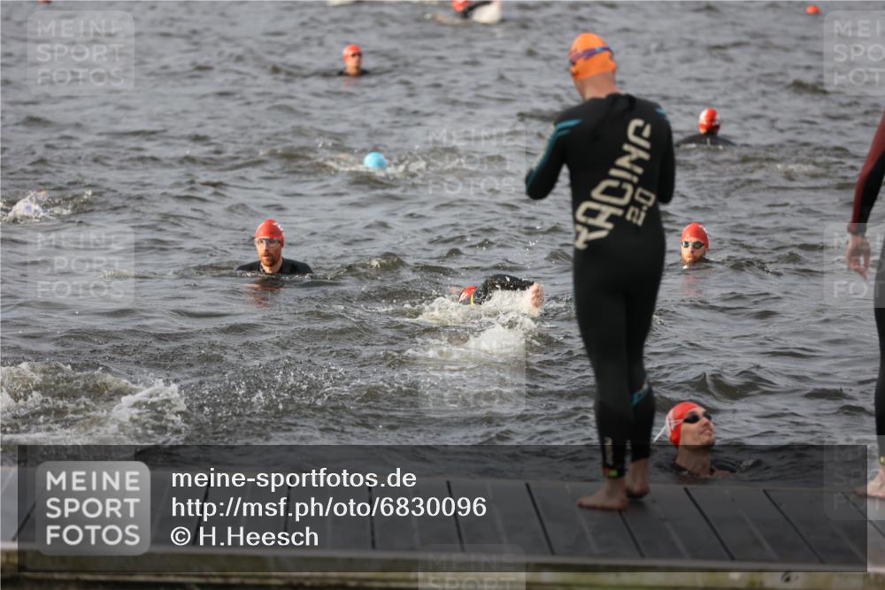 25.08.2024 - Elbe Triathlon Hamburg H.Heesch http://msf.ph/oto/6830096 25.08.2024 07:56:09 Schwimmen  meine-sportfotos.de