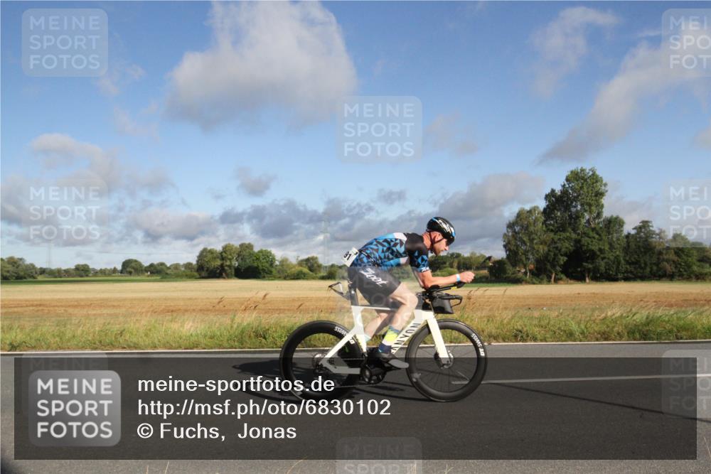 25.08.2024 - Elbe Triathlon Hamburg Fuchs,  Jonas http://msf.ph/oto/6830102 25.08.2024 09:18:08 Radfahren 391, 326, 107, 339 meine-sportfotos.de
