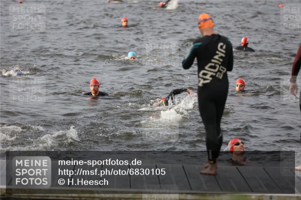 25.08.2024 - Elbe Triathlon Hamburg H.Heesch http://msf.ph/oto/6830105 25.08.2024 07:56:09 Schwimmen  meine-sportfotos.de