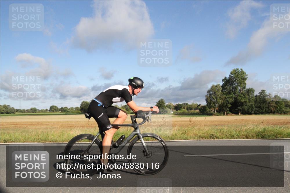 25.08.2024 - Elbe Triathlon Hamburg Fuchs,  Jonas http://msf.ph/oto/6830116 25.08.2024 09:18:13 Radfahren 391, 326, 107, 339, 234 meine-sportfotos.de