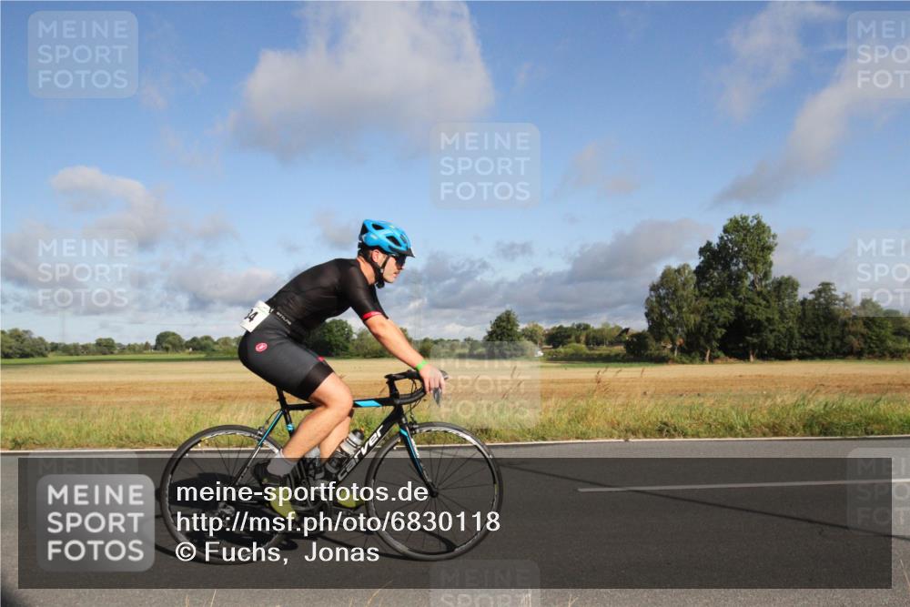 25.08.2024 - Elbe Triathlon Hamburg Fuchs,  Jonas http://msf.ph/oto/6830118 25.08.2024 09:18:15 Radfahren 326, 107, 339, 234, 325 meine-sportfotos.de