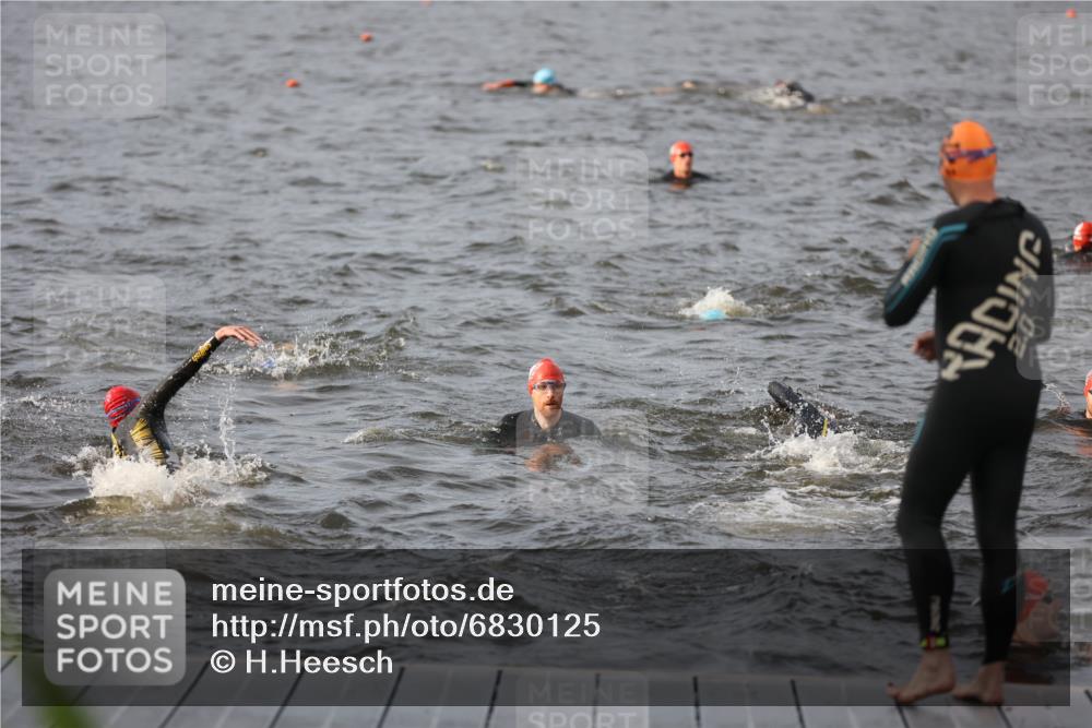 25.08.2024 - Elbe Triathlon Hamburg H.Heesch http://msf.ph/oto/6830125 25.08.2024 07:56:10 Schwimmen  meine-sportfotos.de