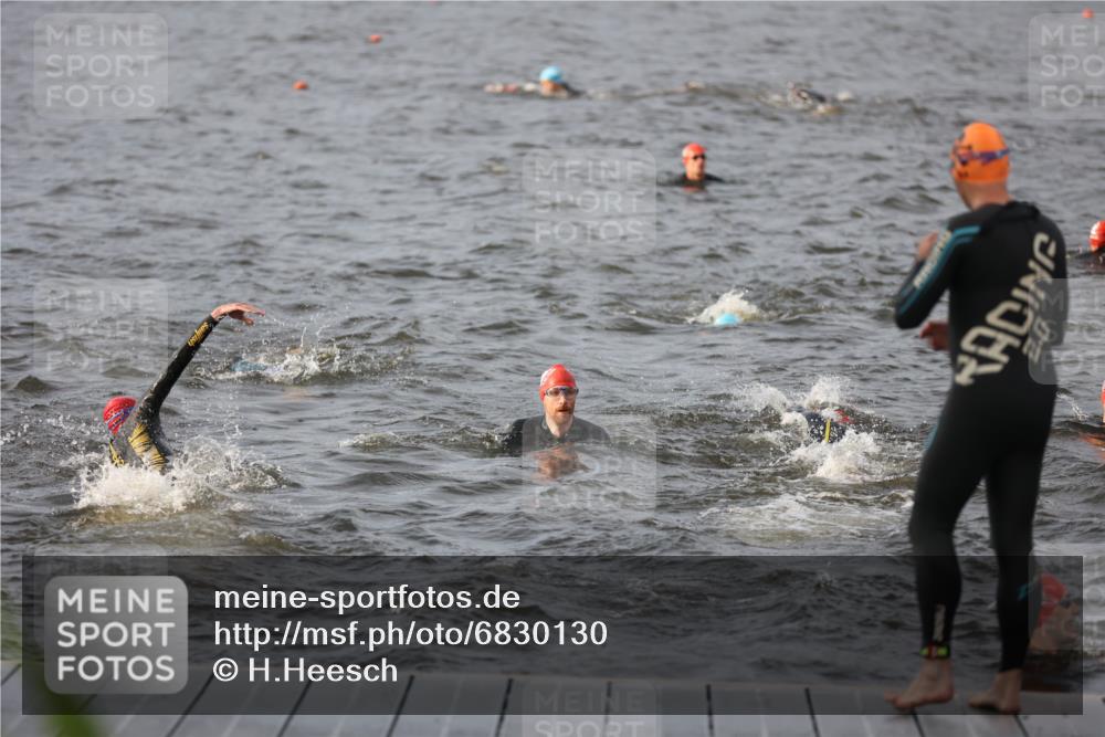 25.08.2024 - Elbe Triathlon Hamburg H.Heesch http://msf.ph/oto/6830130 25.08.2024 07:56:10 Schwimmen  meine-sportfotos.de