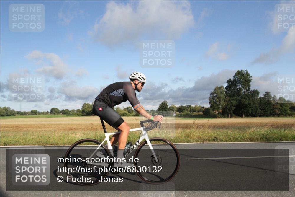 25.08.2024 - Elbe Triathlon Hamburg Fuchs,  Jonas http://msf.ph/oto/6830132 25.08.2024 09:18:32 Radfahren 119, 228, 73, 50, 242 meine-sportfotos.de