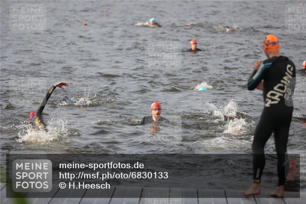 25.08.2024 - Elbe Triathlon Hamburg H.Heesch http://msf.ph/oto/6830133 25.08.2024 07:56:10 Schwimmen  meine-sportfotos.de
