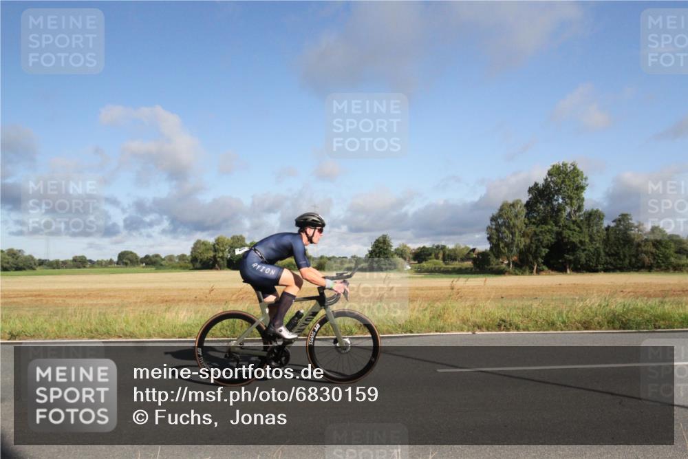 25.08.2024 - Elbe Triathlon Hamburg Fuchs,  Jonas http://msf.ph/oto/6830159 25.08.2024 09:18:56 Radfahren 164, 345, 200, 156, 155 meine-sportfotos.de