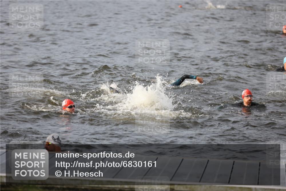 25.08.2024 - Elbe Triathlon Hamburg H.Heesch http://msf.ph/oto/6830161 25.08.2024 07:56:11 Schwimmen  meine-sportfotos.de
