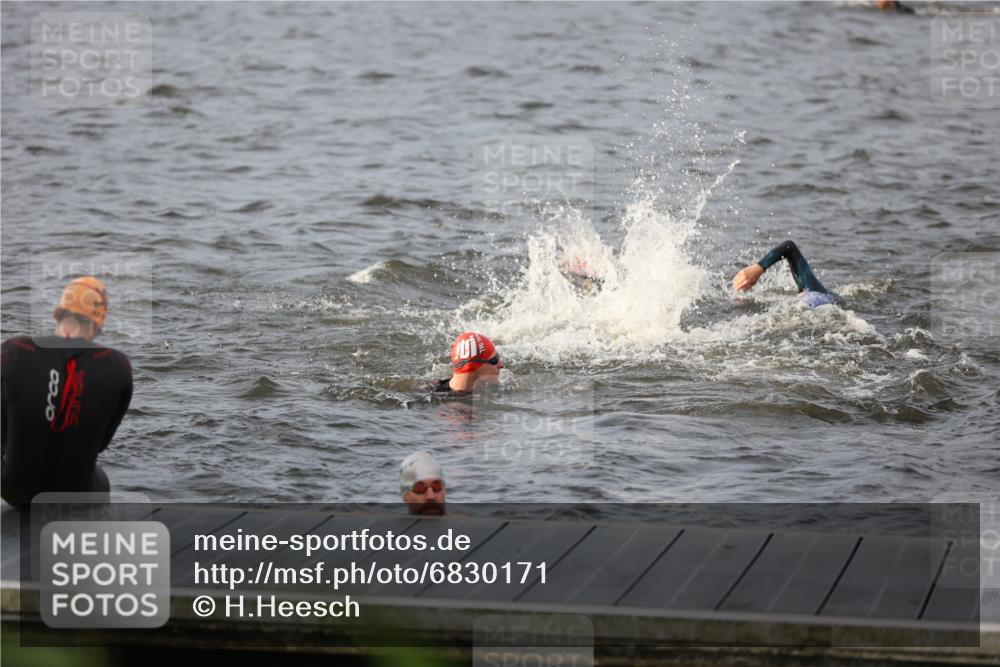 25.08.2024 - Elbe Triathlon Hamburg H.Heesch http://msf.ph/oto/6830171 25.08.2024 07:56:12 Schwimmen  meine-sportfotos.de