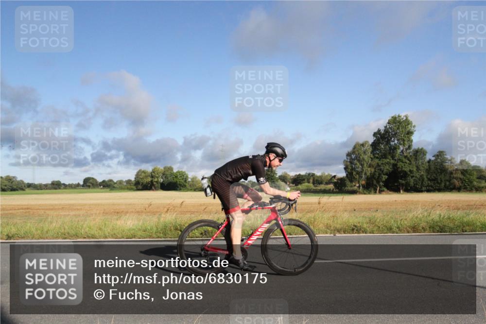 25.08.2024 - Elbe Triathlon Hamburg Fuchs,  Jonas http://msf.ph/oto/6830175 25.08.2024 09:19:06 Radfahren 53, 139, 176 meine-sportfotos.de