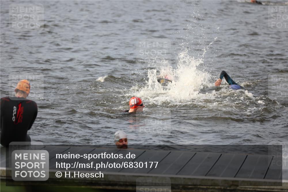 25.08.2024 - Elbe Triathlon Hamburg H.Heesch http://msf.ph/oto/6830177 25.08.2024 07:56:12 Schwimmen  meine-sportfotos.de
