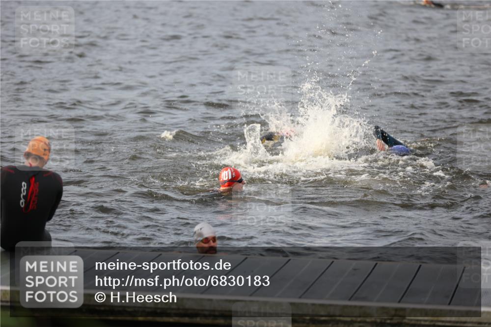 25.08.2024 - Elbe Triathlon Hamburg H.Heesch http://msf.ph/oto/6830183 25.08.2024 07:56:12 Schwimmen  meine-sportfotos.de