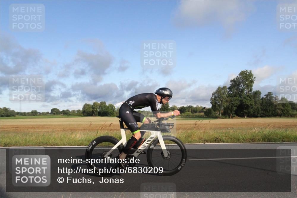 25.08.2024 - Elbe Triathlon Hamburg Fuchs,  Jonas http://msf.ph/oto/6830209 25.08.2024 09:19:26 Radfahren 269, 319, 40 meine-sportfotos.de