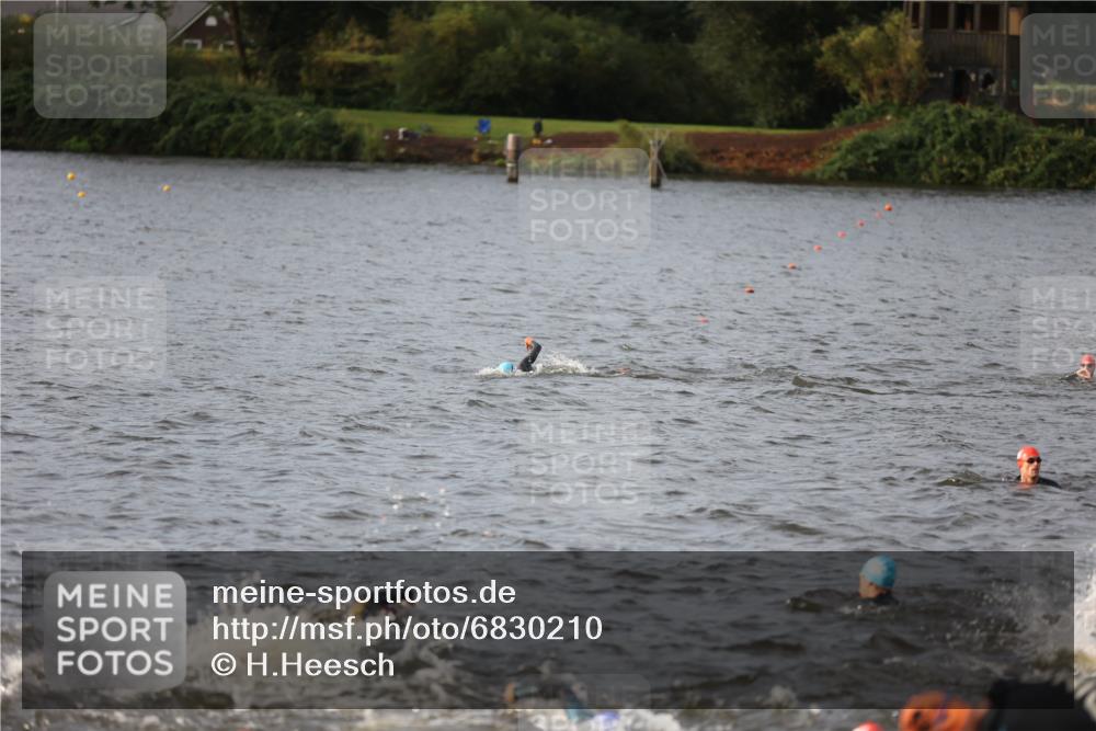25.08.2024 - Elbe Triathlon Hamburg H.Heesch http://msf.ph/oto/6830210 25.08.2024 07:56:13 Schwimmen  meine-sportfotos.de