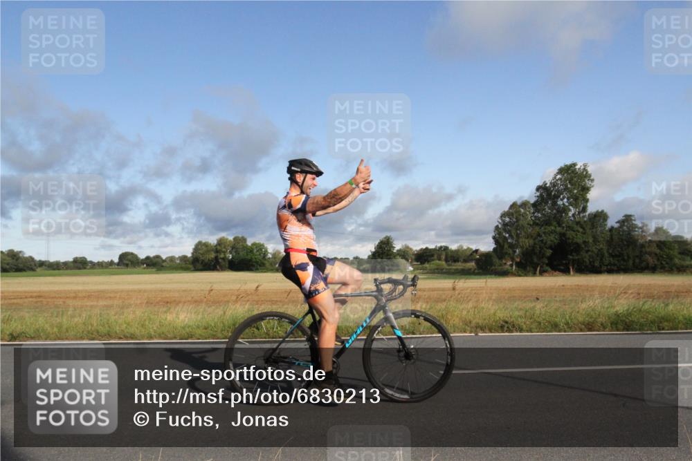 25.08.2024 - Elbe Triathlon Hamburg Fuchs,  Jonas http://msf.ph/oto/6830213 25.08.2024 09:19:32 Radfahren 40 meine-sportfotos.de
